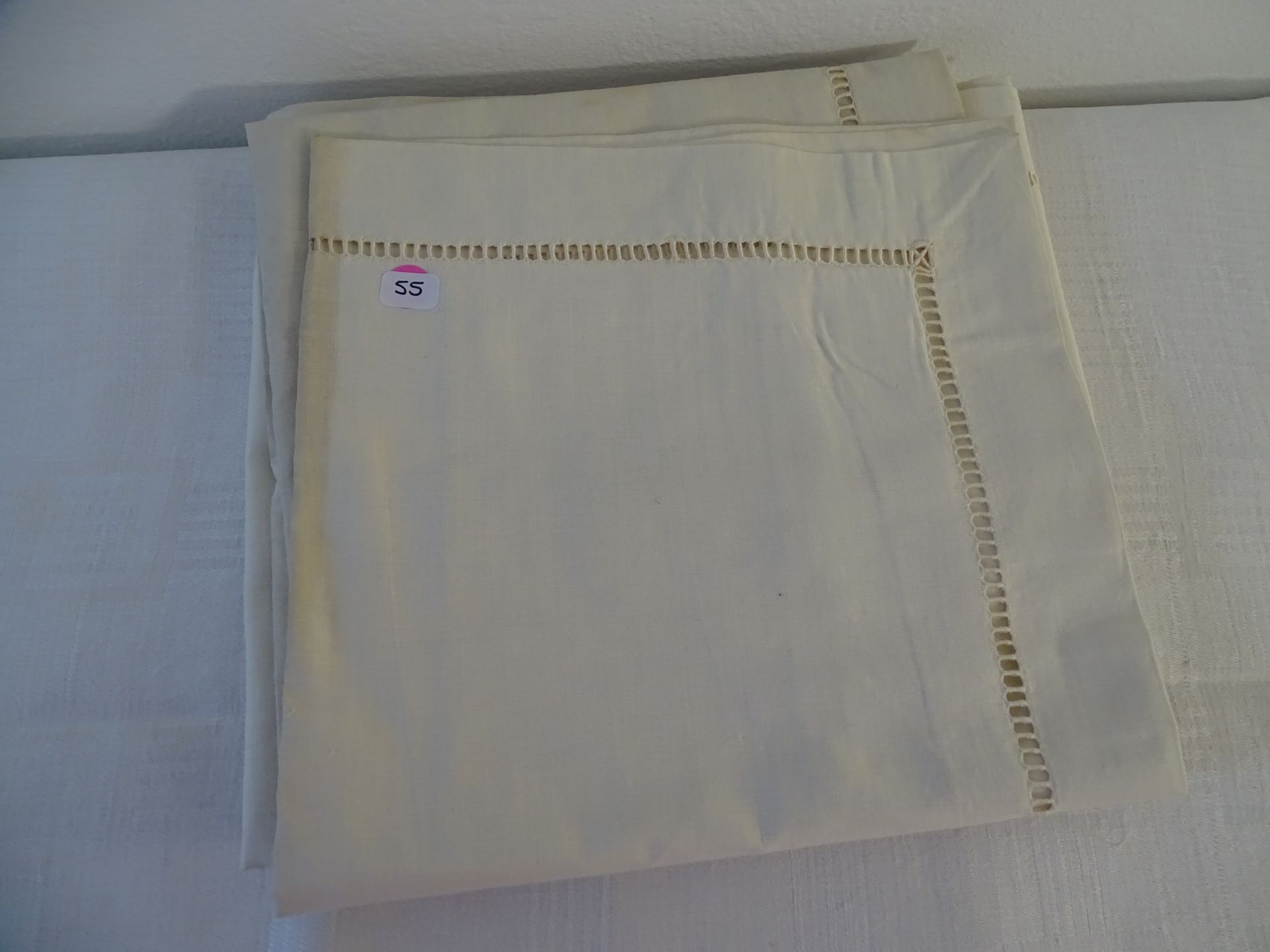 Null 2 new pillowcases (traces of folding)