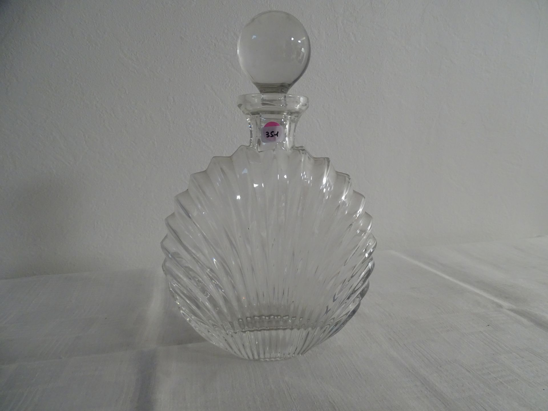 Null Moulded crystal bottle with scallop shell