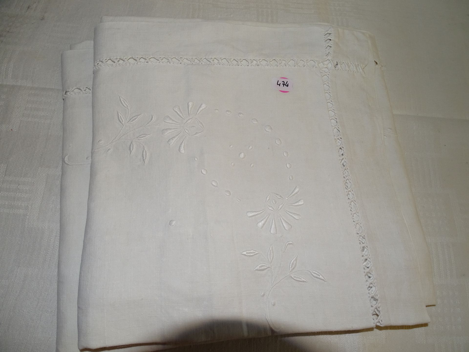 Null Beautiful pair of embroidered pillowcases