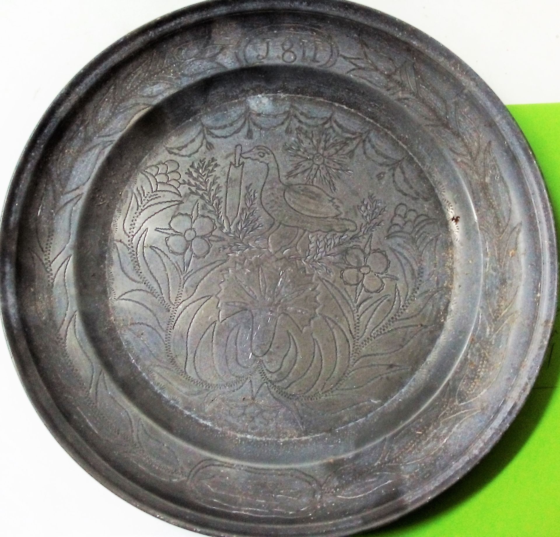 Null BERGUES. Round pewter dish with moulded edge, engraved in full with a bird &hellip;
