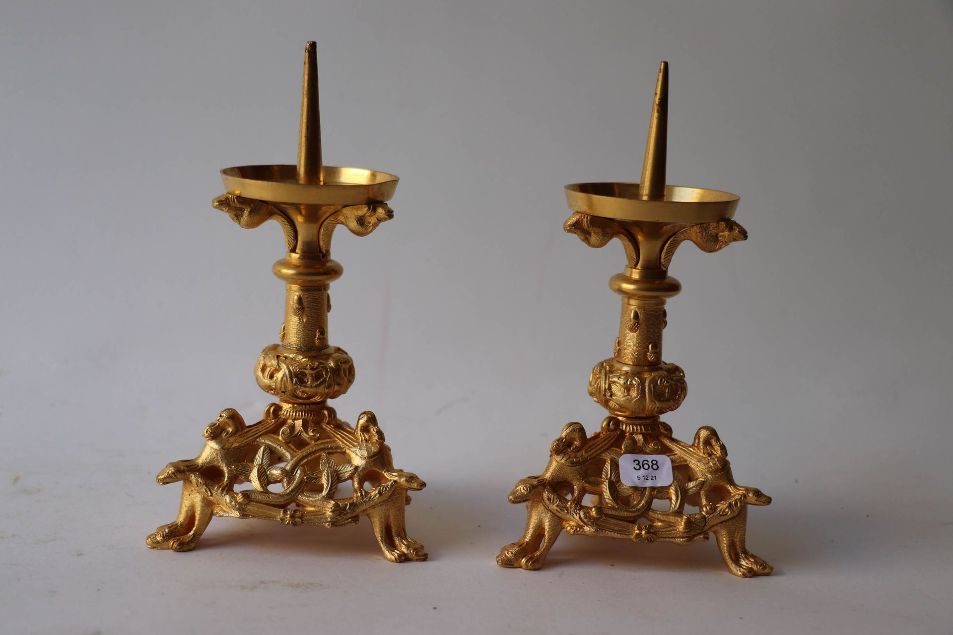 Null Pair of small Neo-Romanesque gilt bronze pikes. Ep. 19th century. Height : &hellip;