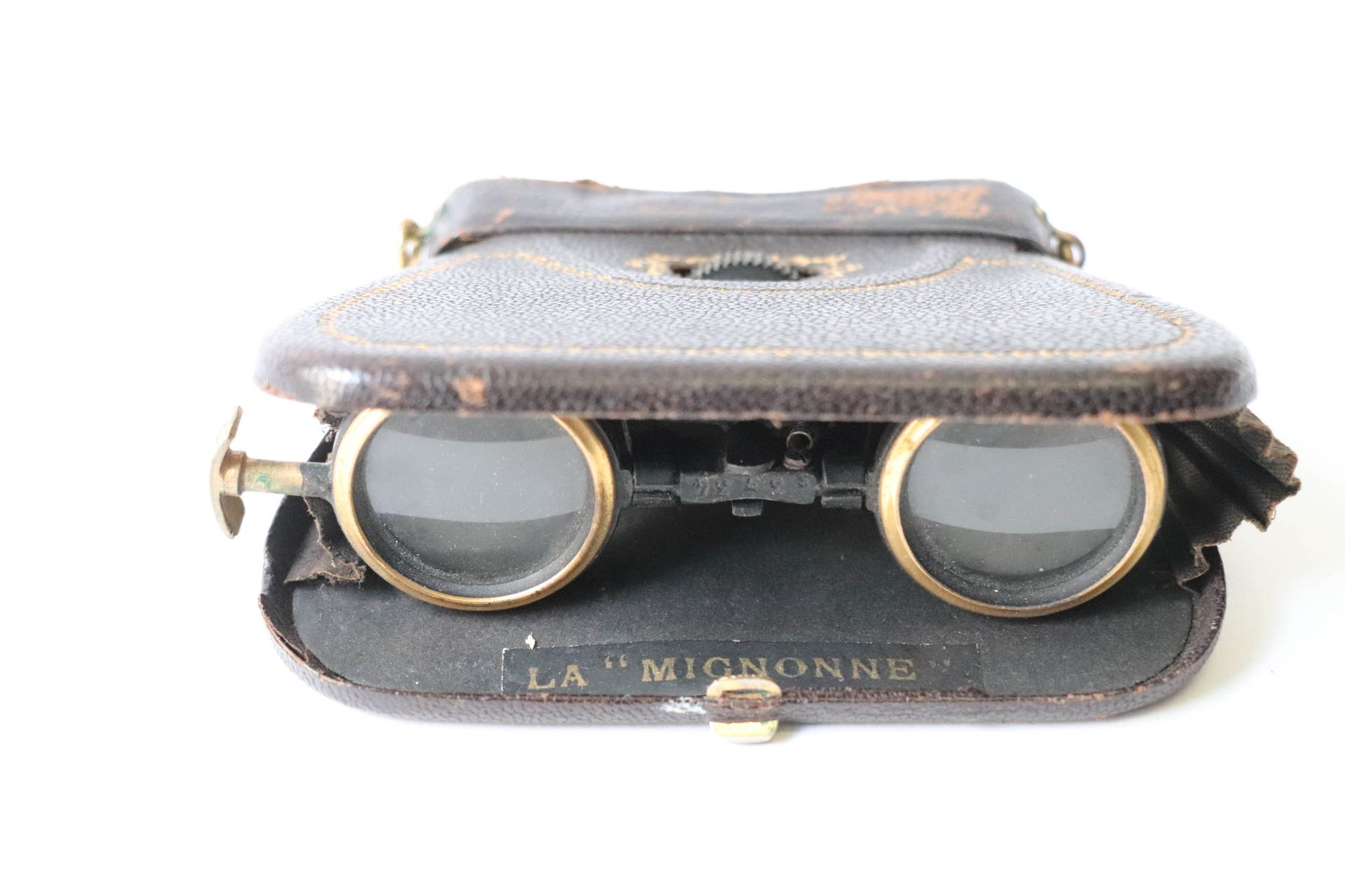 Null "La Mignonne". Original pair of binoculars in the shape of a bag in gilded &hellip;