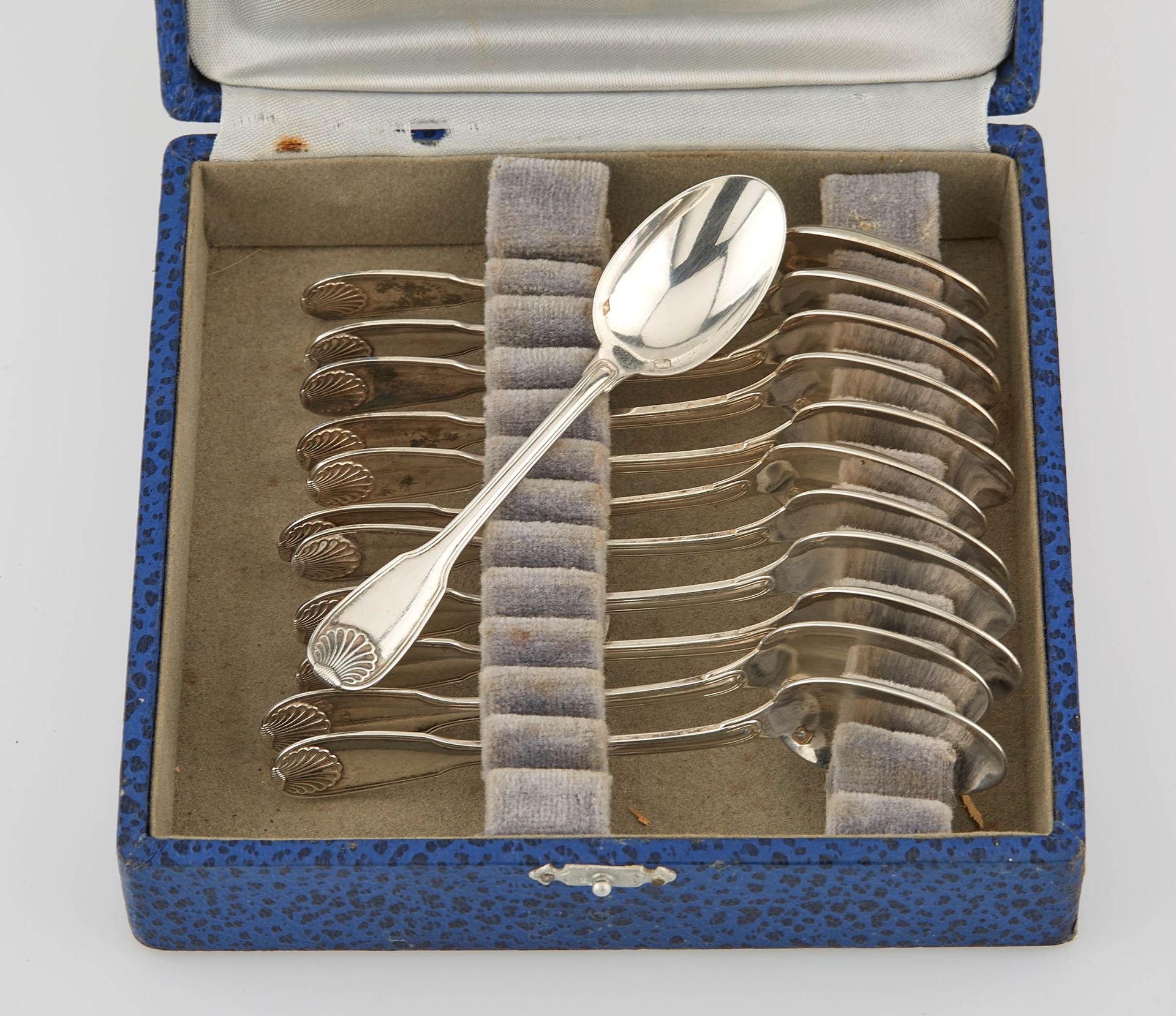 Null Set of twelve silver mocha spoons, shell pattern. Minerve hallmark. M.O.: R&hellip;