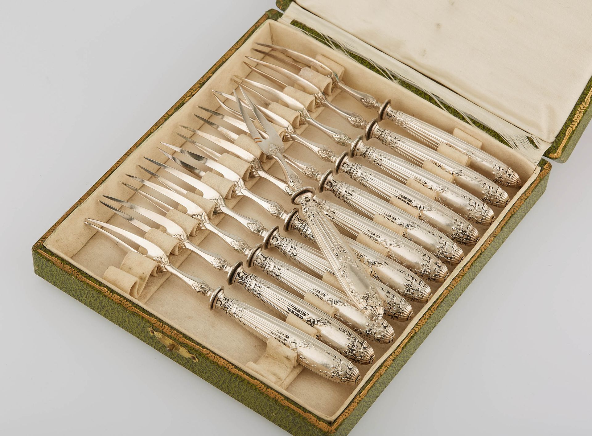 Null Set of twelve snail forks with engraved and chiselled flutes, flowers and f&hellip;