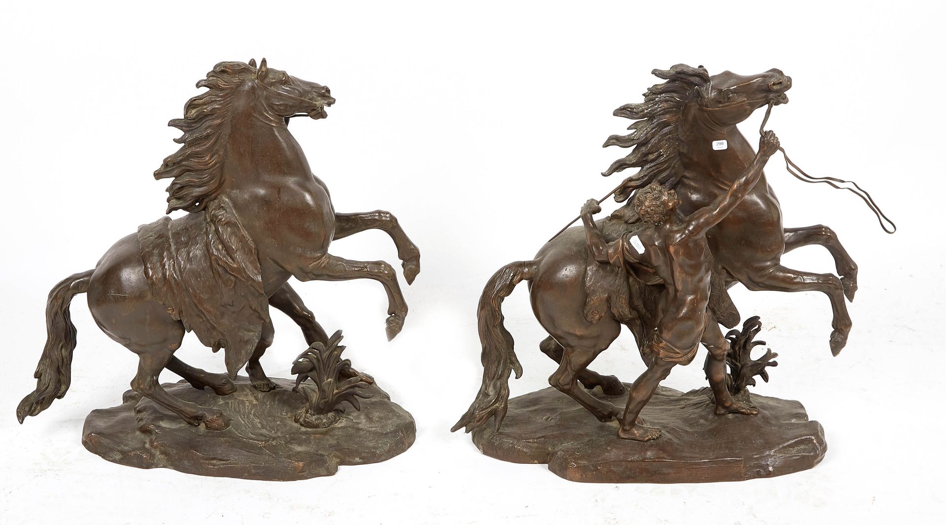 Null COUSTOU (nach). Großes Paar Bronzesujets mit brauner Patina, die die Pferde&hellip;