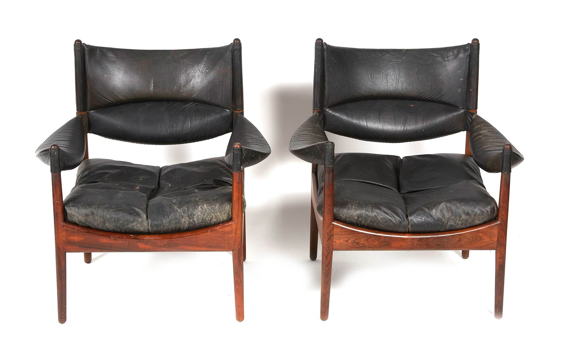 Null SOLME VEDEL 克里斯蒂安（1923/2003）。"模式"。一对紫檀木和黑色皮革扶手椅。高度：77厘米。高度：77厘米。长度：72.5厘米。深&hellip;