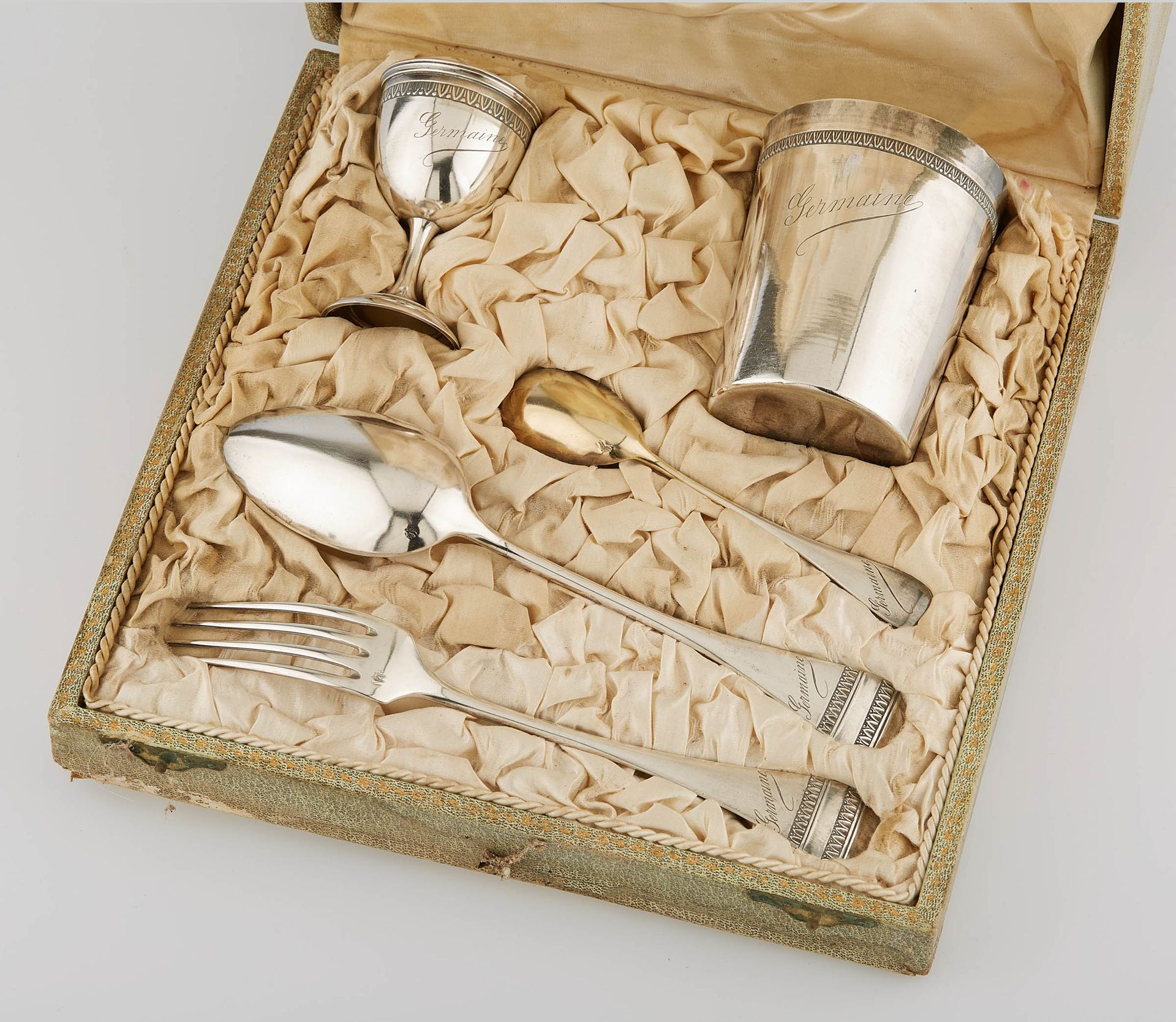 Null Timbale, Eierbecher, Eierlöffel und Kinderbesteck aus Silber mit Baguette-M&hellip;