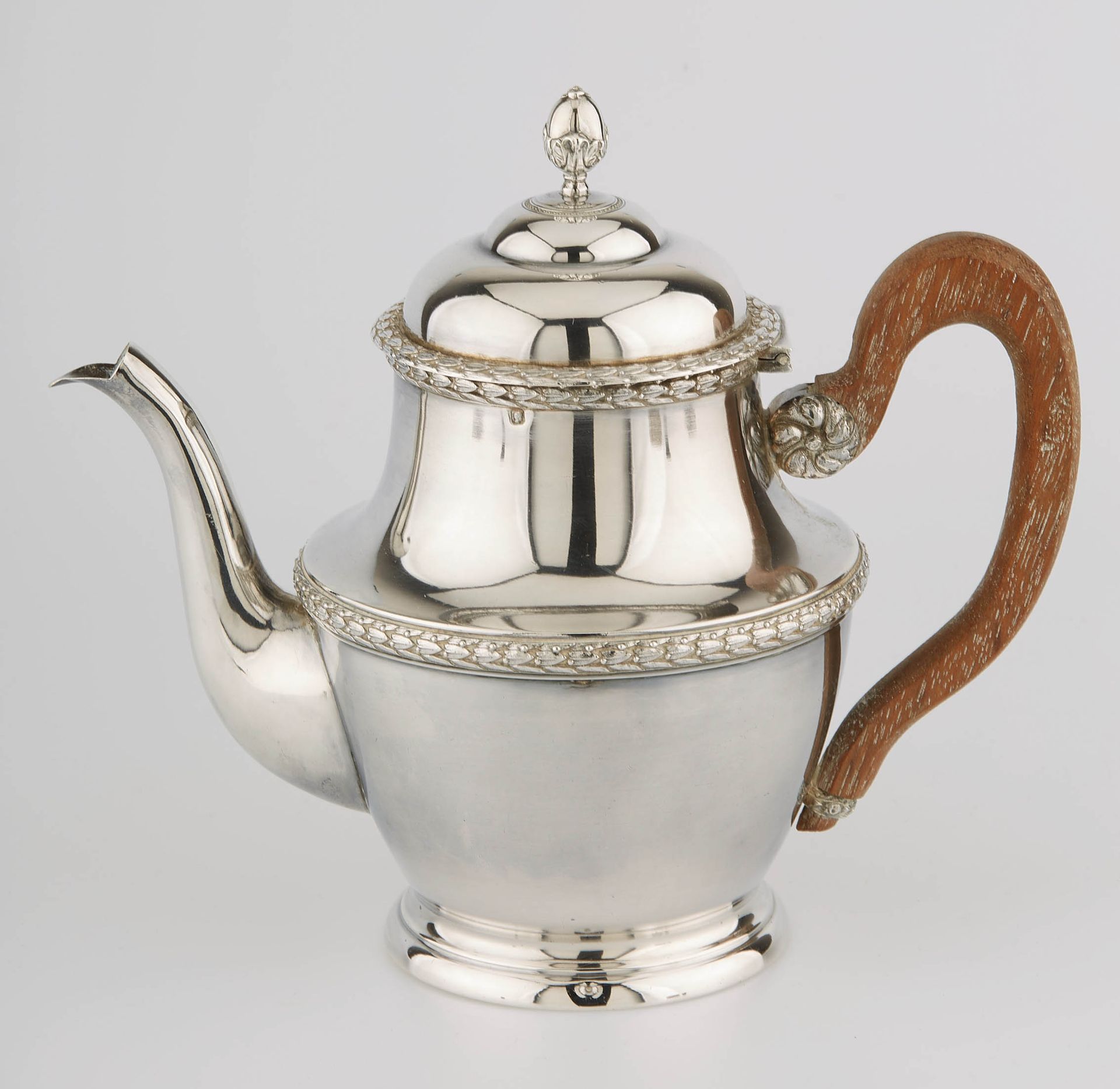 Null Small silver coffee pot of baluster shape engraved with a count's crown and&hellip;