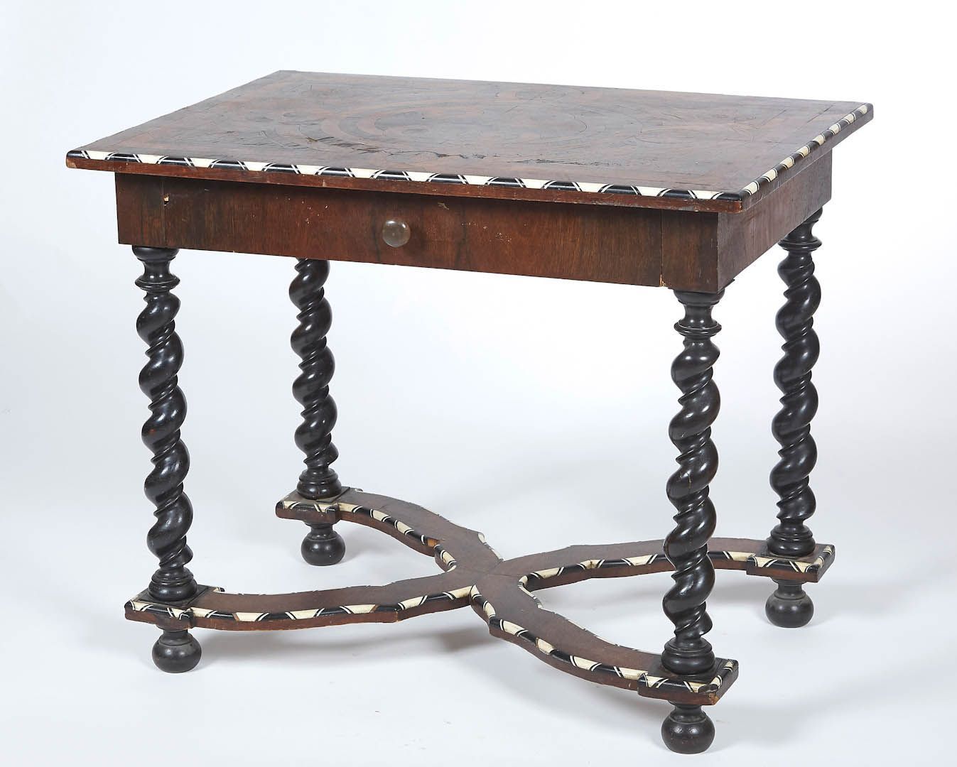 Null Table de milieu à plateau marqueté en bois de rose et palissandre, à décor &hellip;
