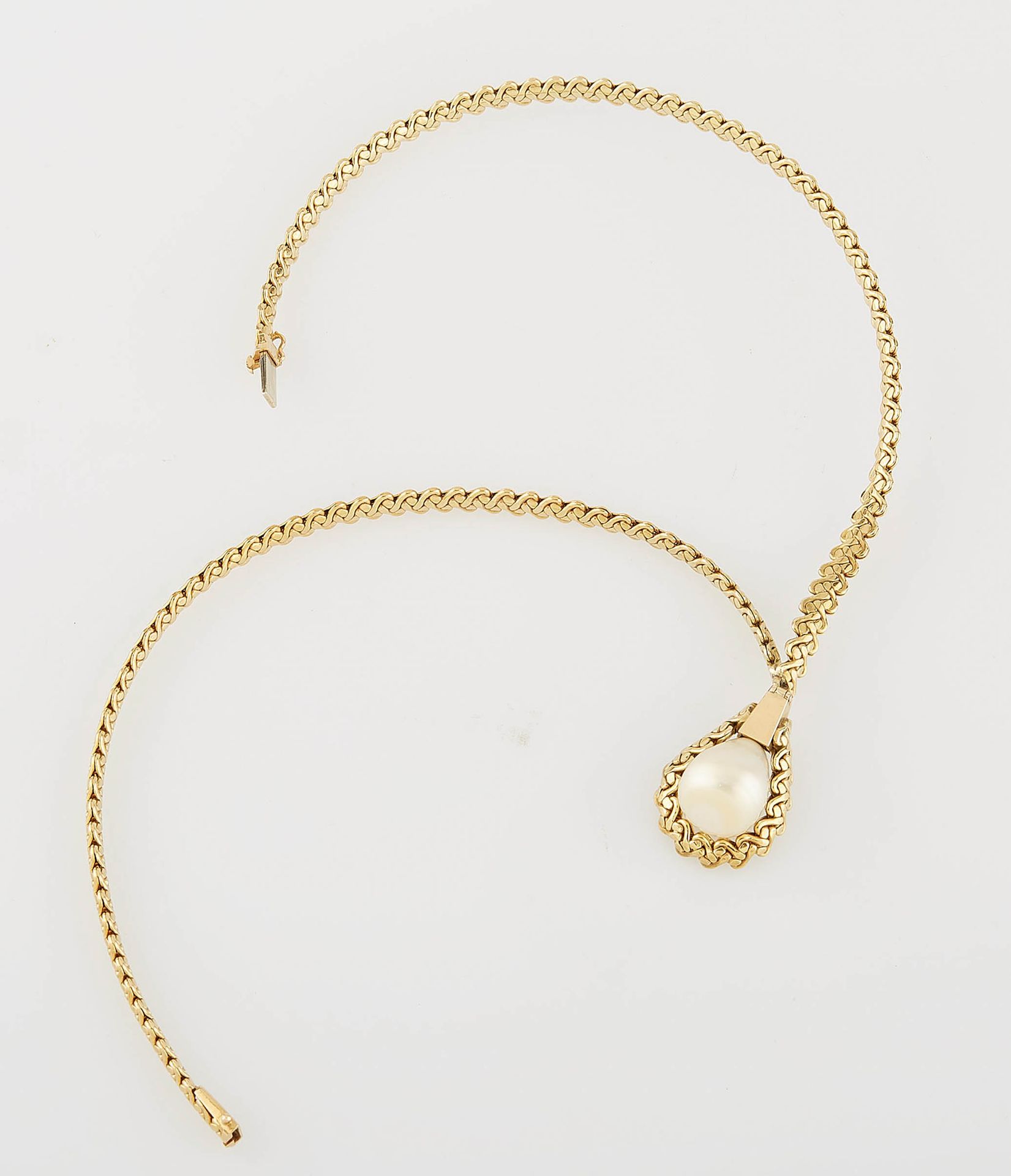 Null Yellow gold drapery necklace with a large pear-shaped pearl (removable). Le&hellip;