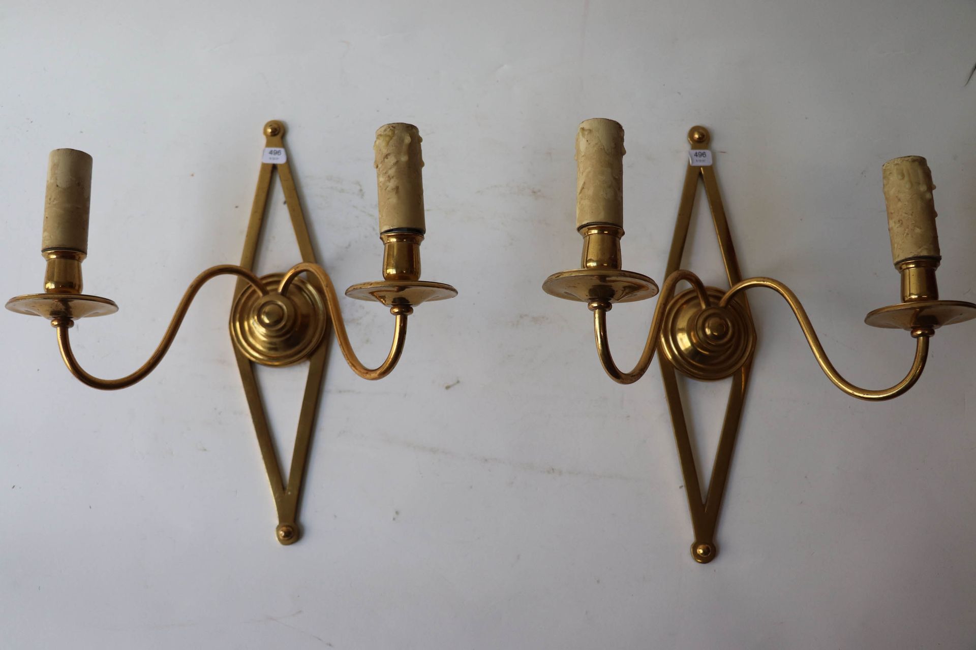 Null A pair of sconces in bronze with yellow patina with two arms of light in th&hellip;
