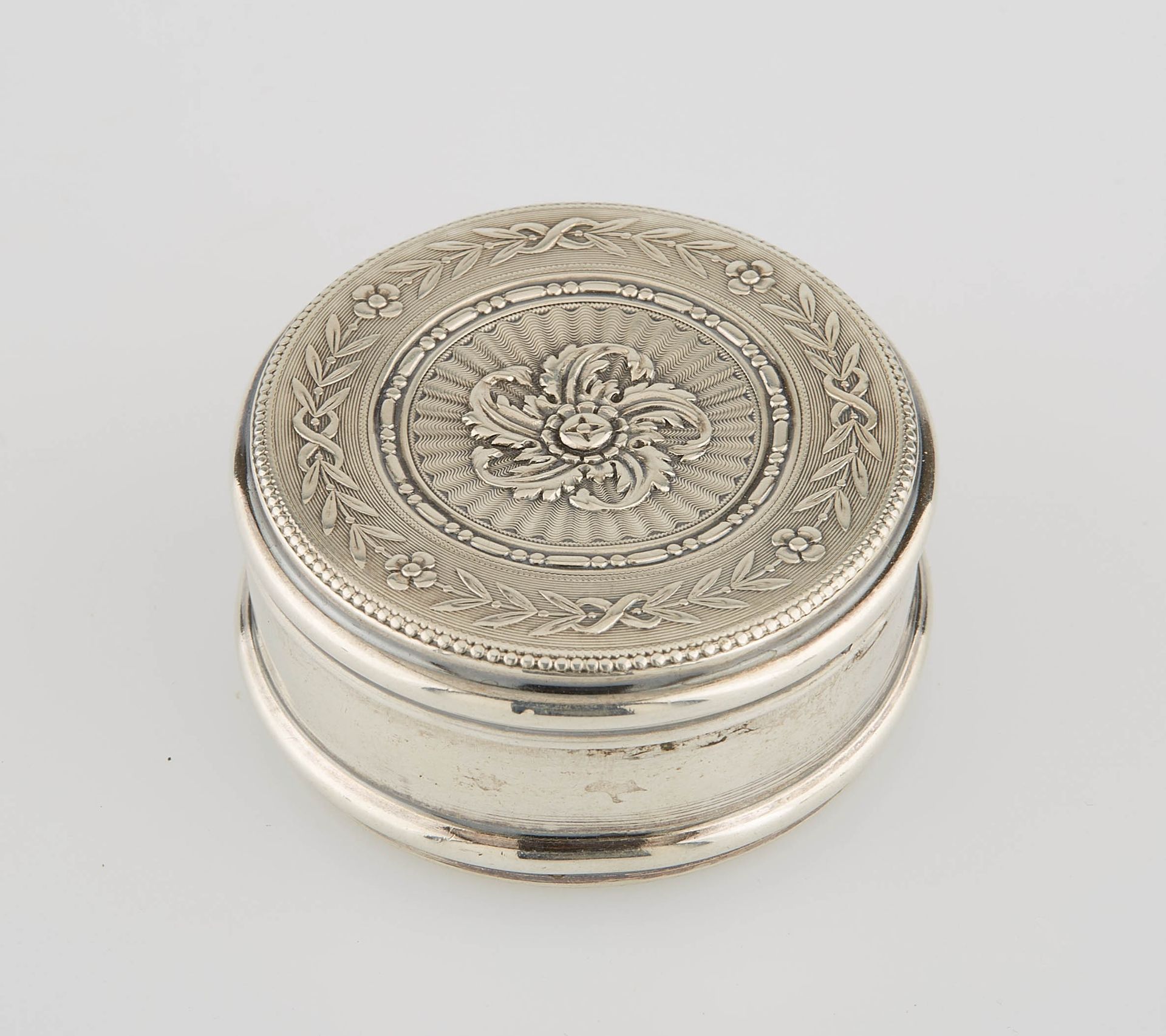 Null Cylindrical silver pill box engraved and chased with flowers and foliage on&hellip;