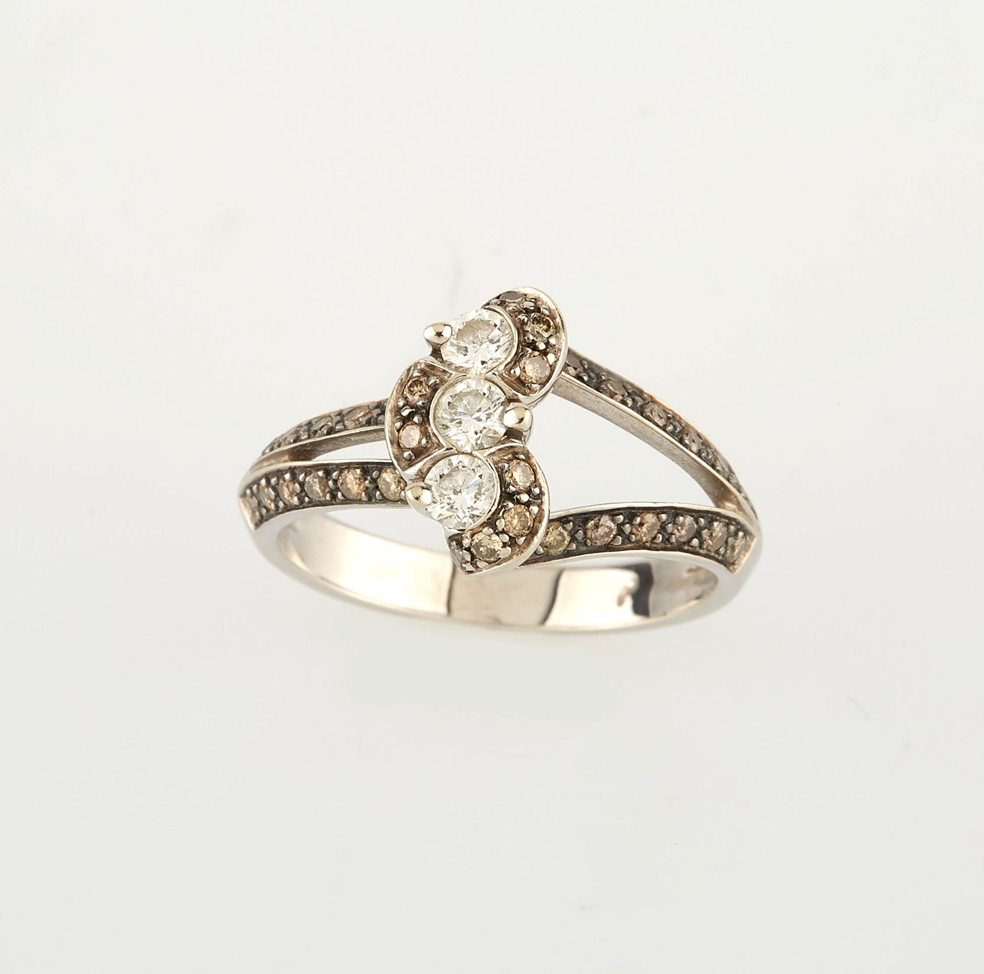 Null Ring aus Weißgold mit drei Diamanten im Brillantschliff (ca. 0,30 ct), bese&hellip;