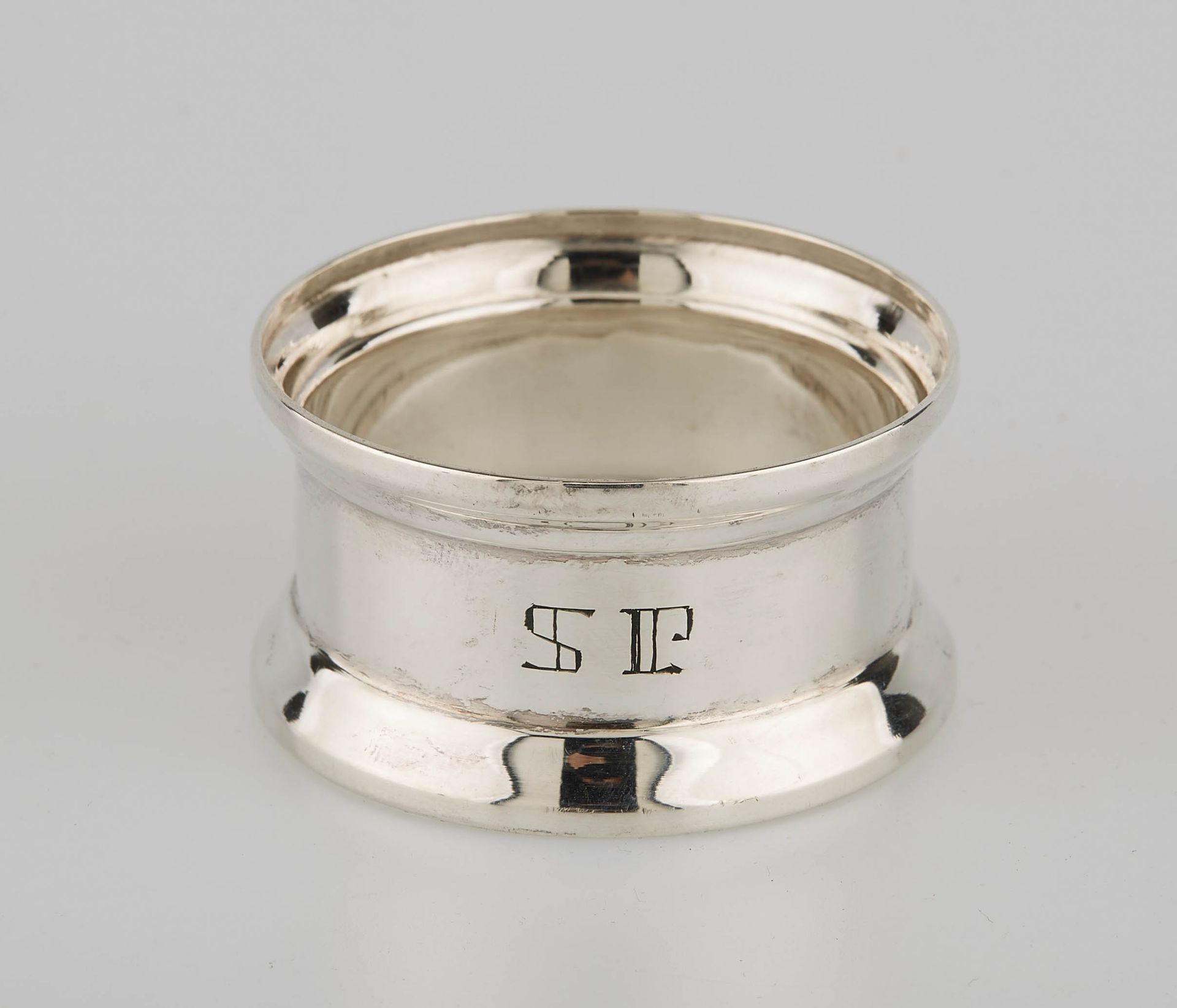 Null Silver napkin ring with the number SP. Minerva mark. M.O.: CHRISTOFLE. Heig&hellip;