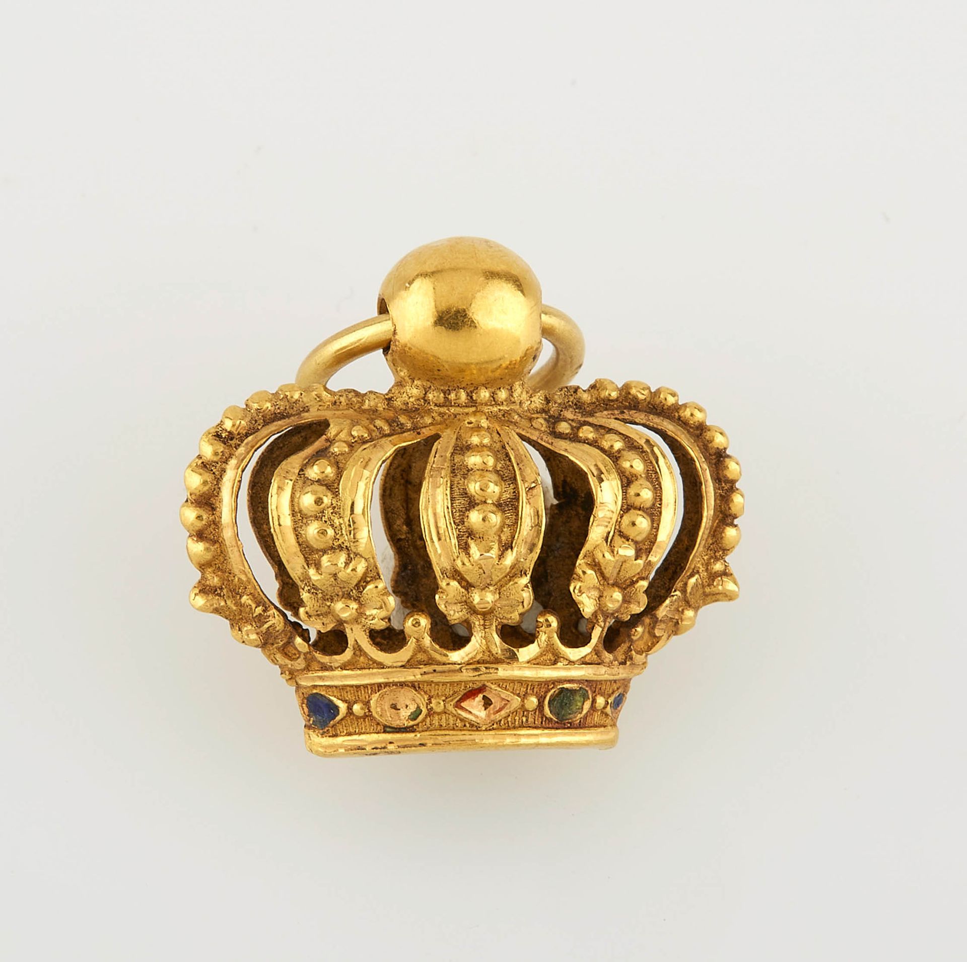 Null 皇冠形状的黄金吊坠。长度 : 2,2 cm。重量：2,90克。