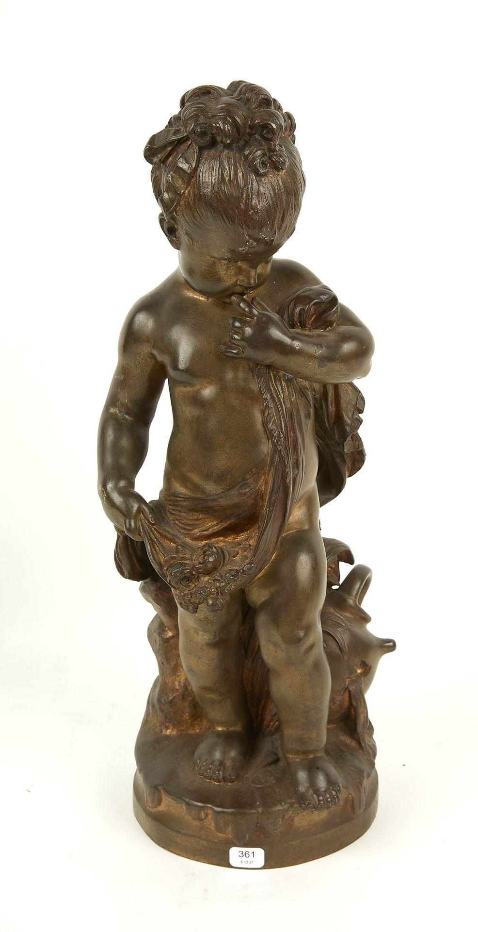 Null Objeto de bronce con pátina oscura que representa a una joven enfurruñada. &hellip;