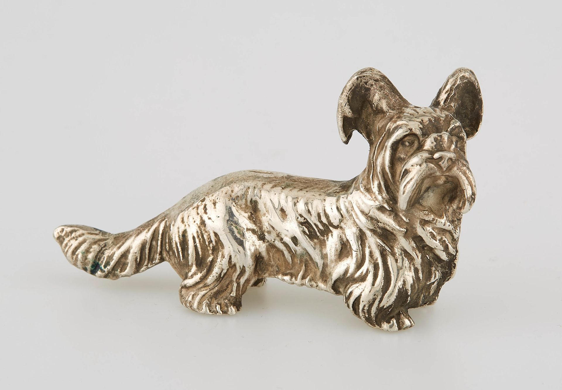 Null 代表一只狗的银质小雕像。Minerve的标志。高度：4.5厘米。高度：4.5厘米。长度：8.5厘米。重量：210克。