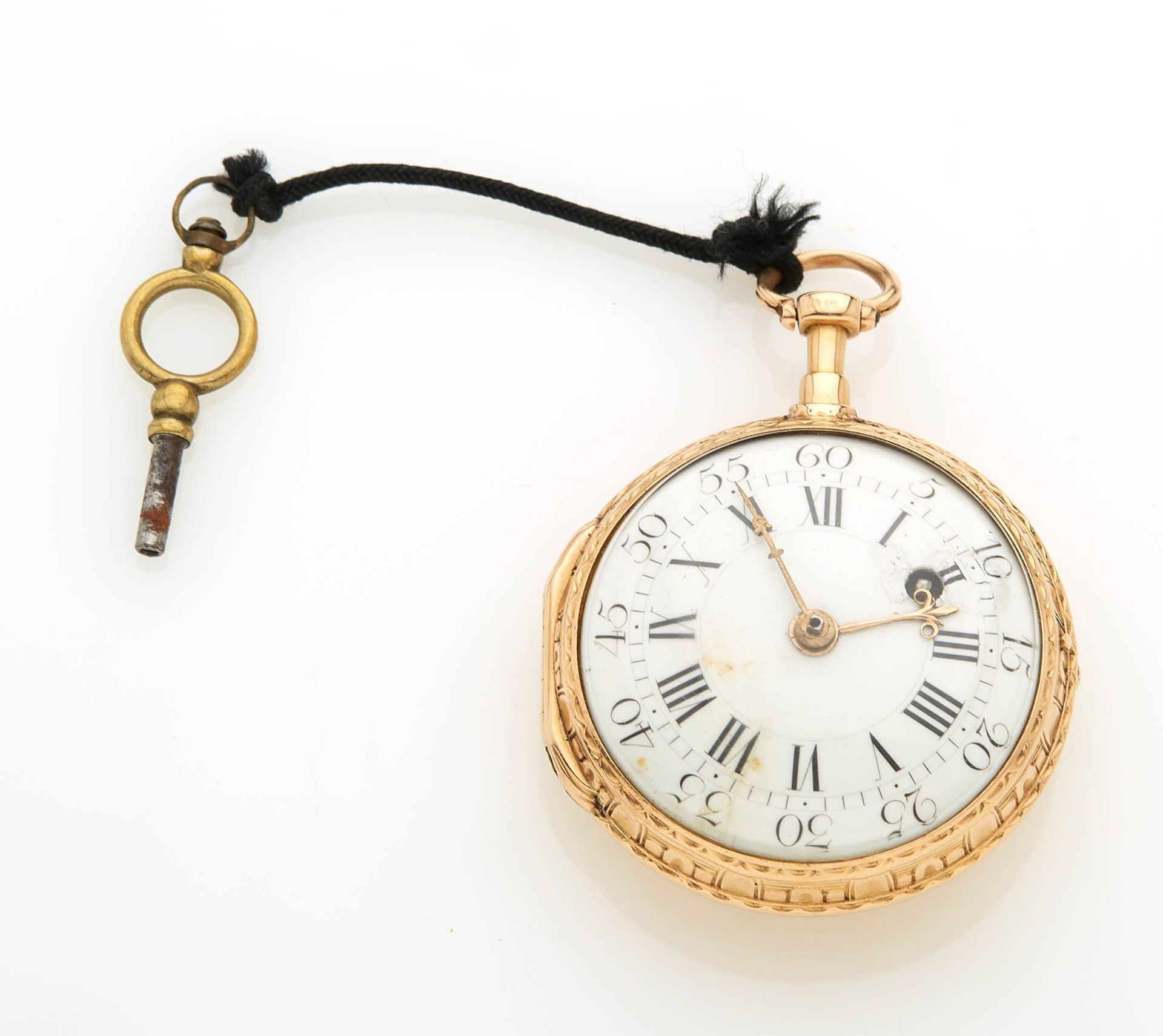 Null 黄金古塞特手表，背面有放射状装饰，白色珐琅表盘（有细小的缺口）。签署了Colard à Paris n°396的公鸡机芯。巴黎1768/1775年。直&hellip;