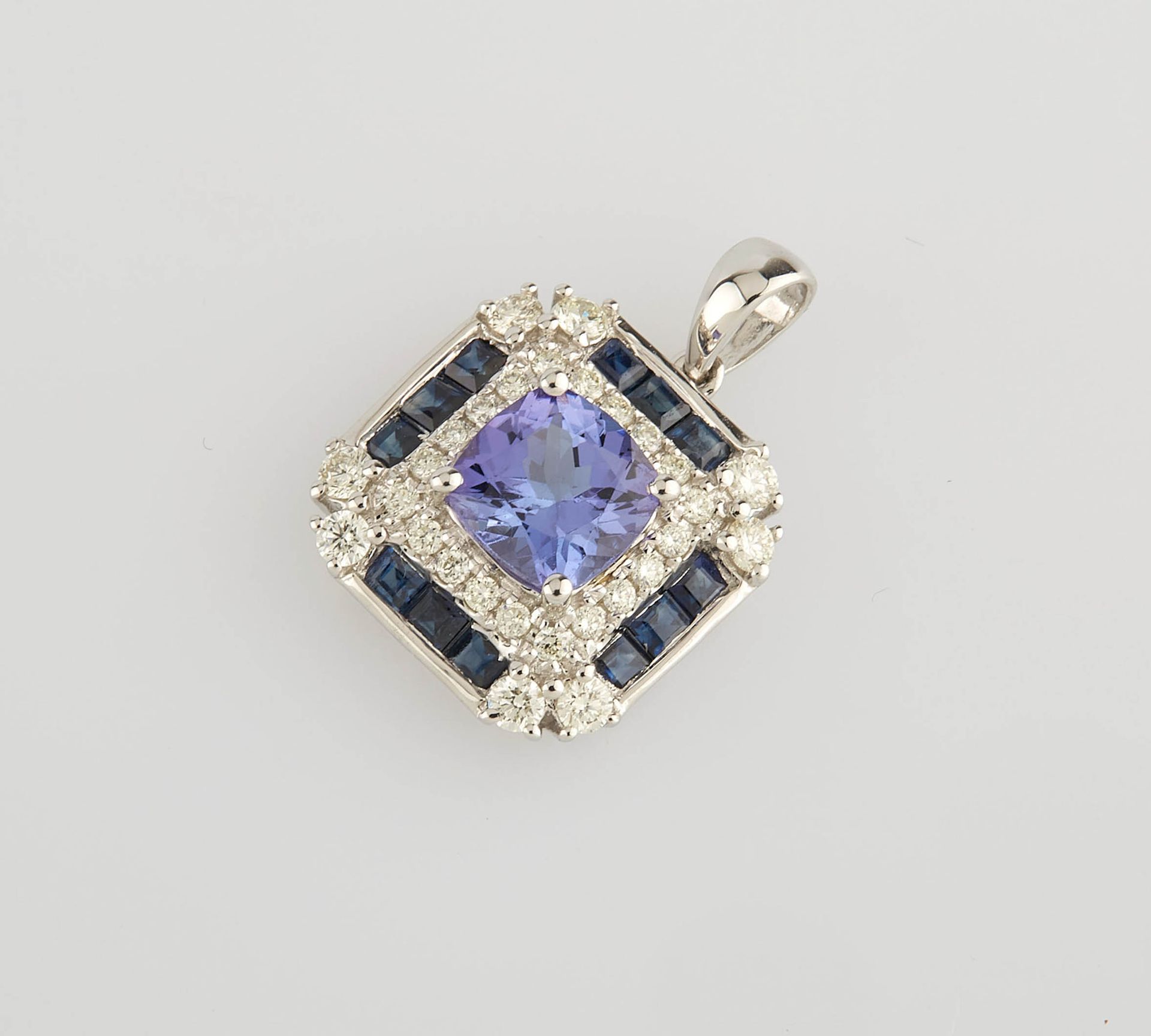 Null Art-deco style white gold pendant set with a tanzanite of 1.05 ct approx. I&hellip;