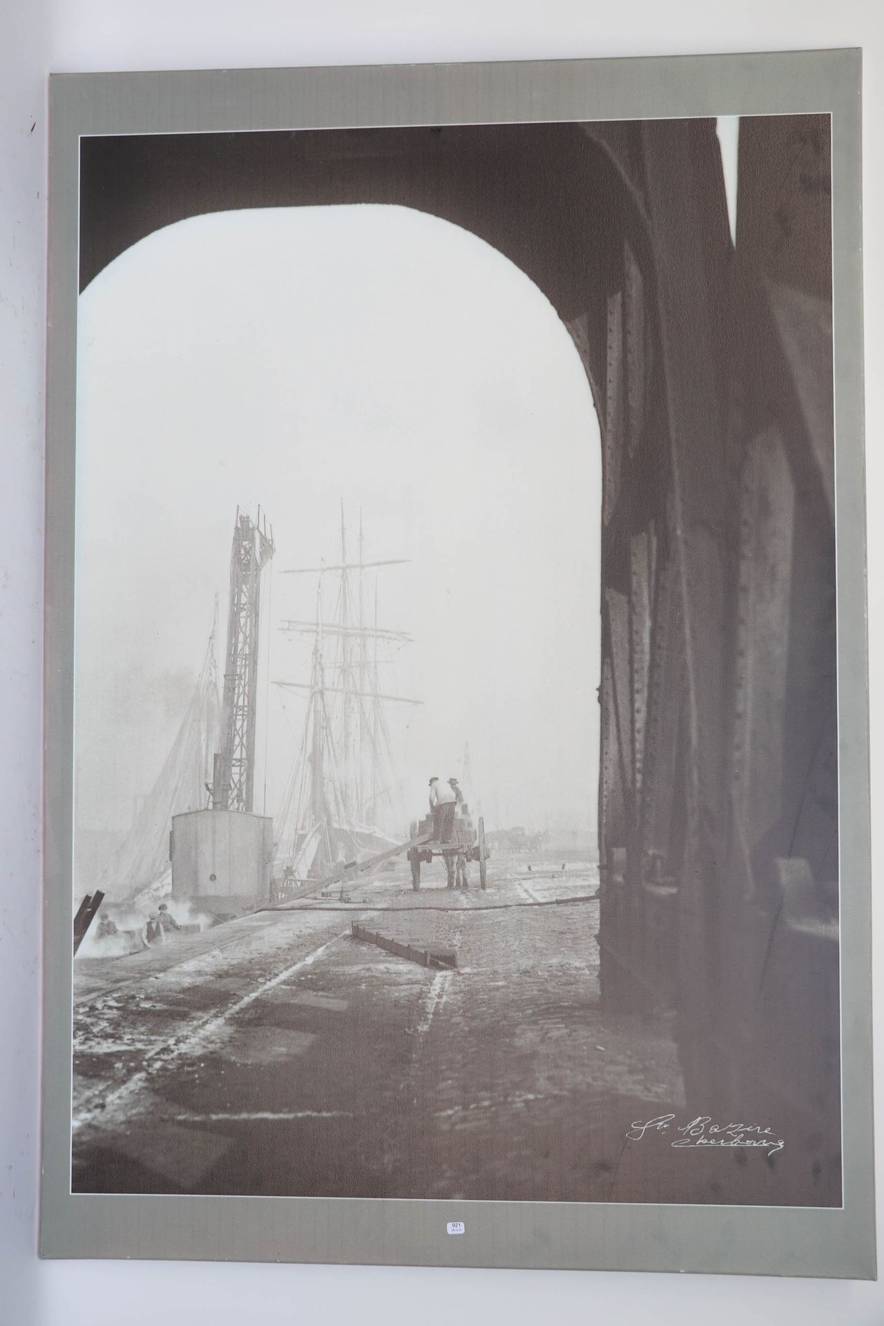 Null BAZIRE Gustave. "Sur les quais" (Am Ufer). Fotografie auf Leinwand aus Glas&hellip;