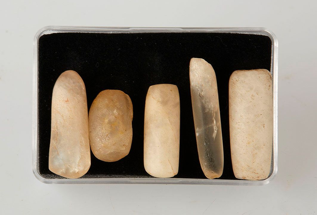 Null A set of five labrets in quartz or rock crystal from the Neolithic period.