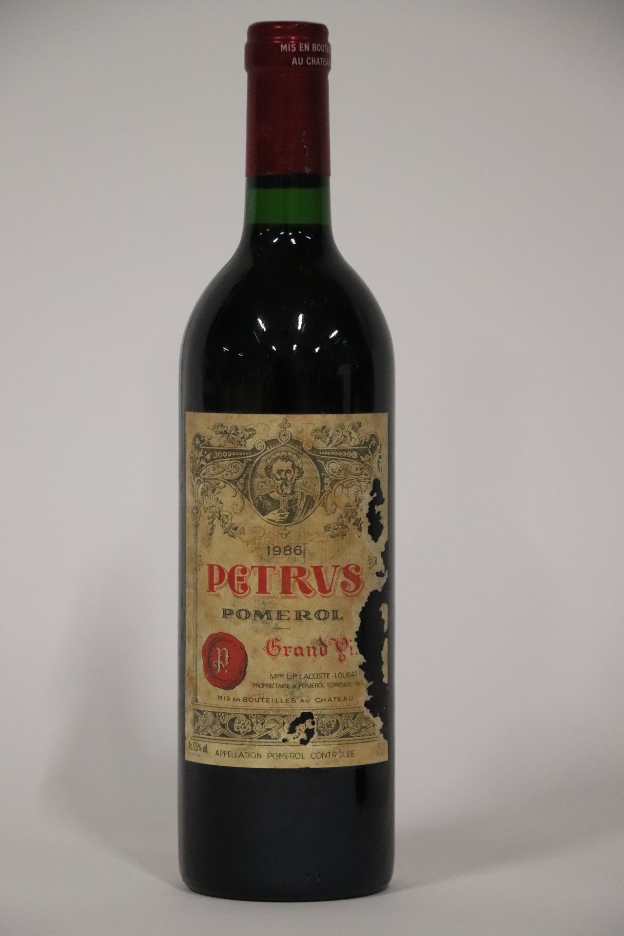 Null 1 Botella. Petrus - Pomerol - Etiqueta dañada - 1986.