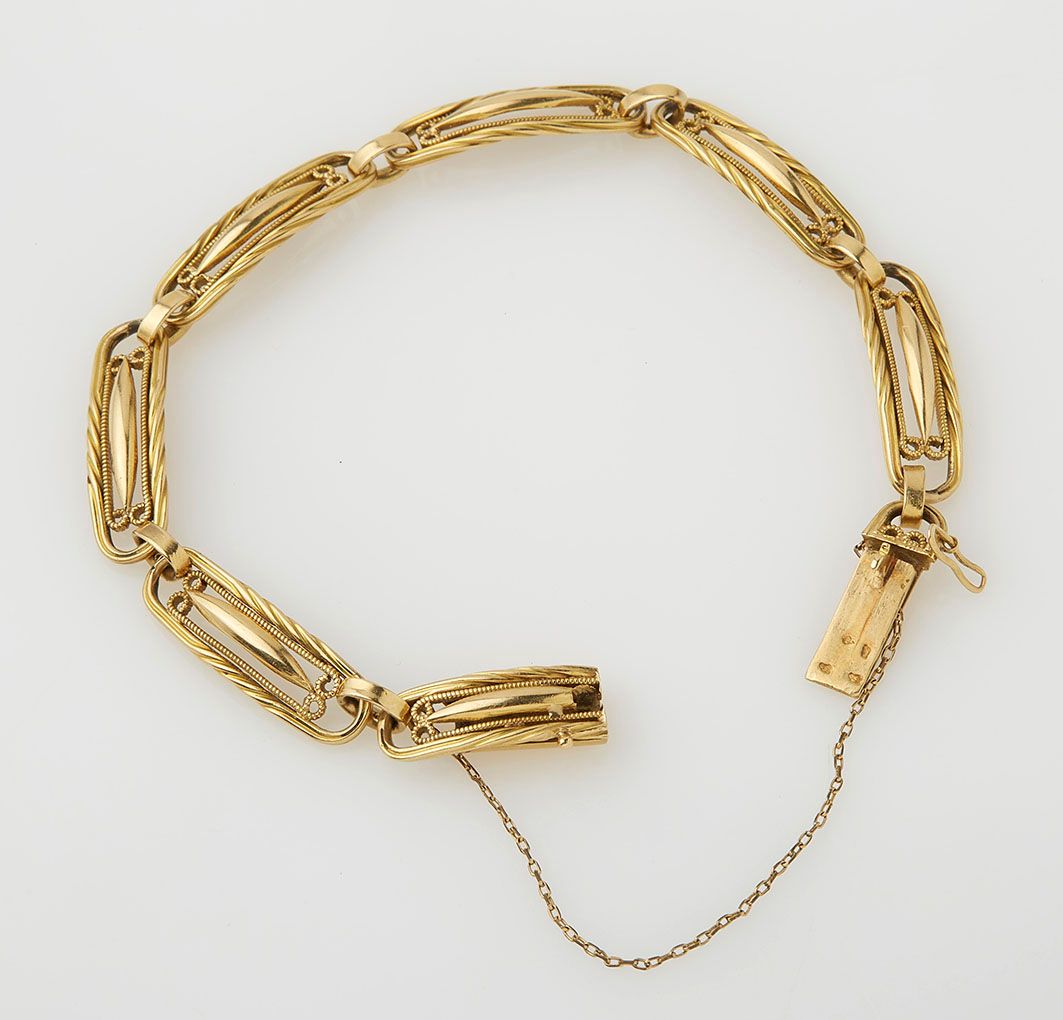 Null Bracelet souple en or jaune (18 K) agrémenté d'une chainette de sécurité. P&hellip;