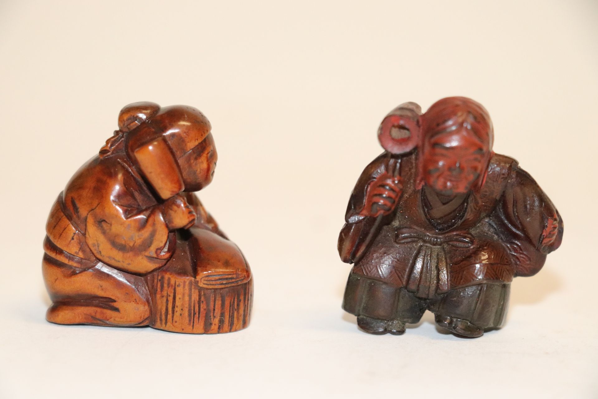 Null Two carved wooden netsukes with characters. Height : 3,8 and 4 cm. 3,8 and &hellip;