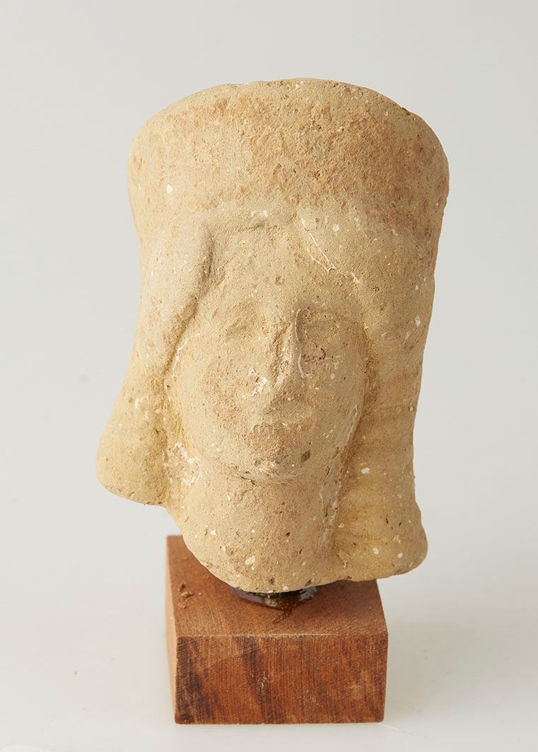 Null Female head in terracotta. Great Greece, 5th to 3rd century B.C. Height : 5&hellip;