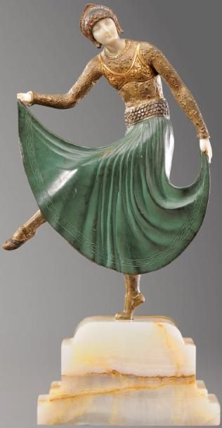 JOE DESCOMPS (1869-1950) « Danseuse » Epreuve en bronze à patine verte et dorée &hellip;