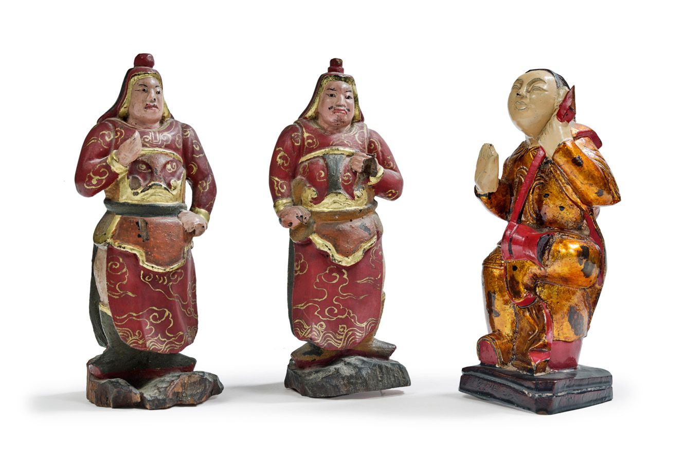 VIETNAM FIN XIXE - DÉBUT XXE SIÈCLE 
Lotto di tre statuette religiose in legno l&hellip;