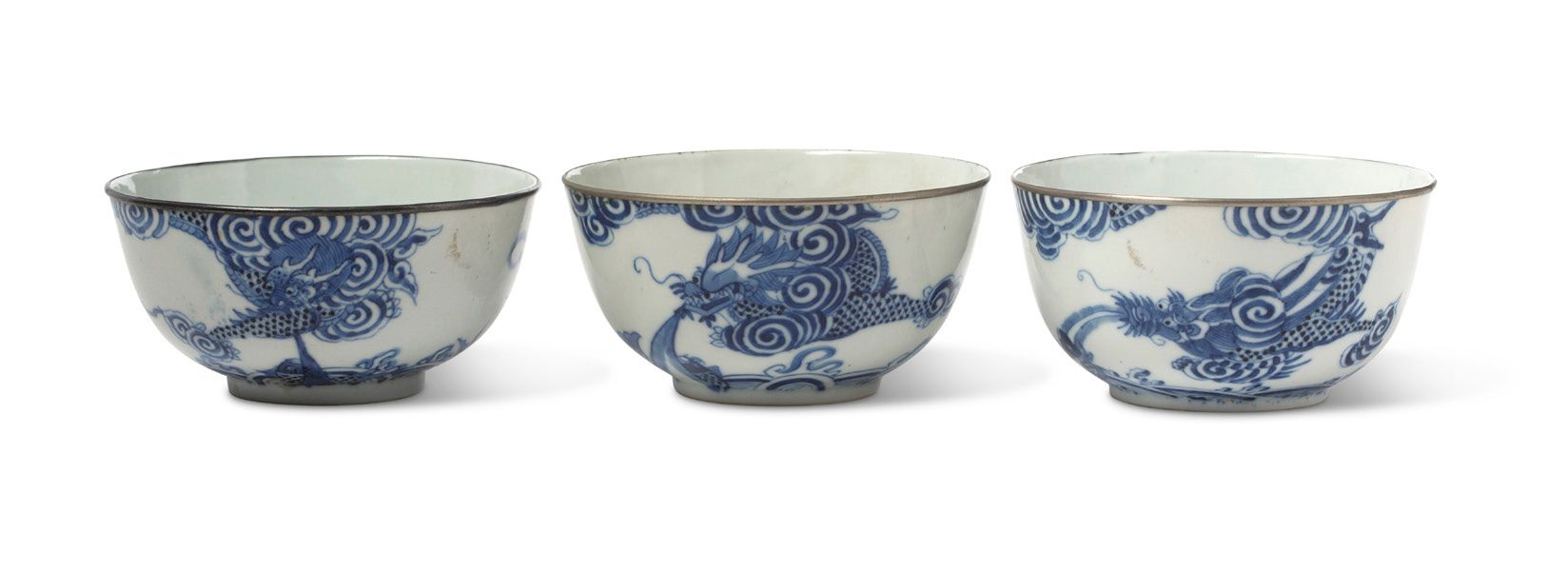 VIETNAM FIN XIXe SIÈCLE 
A set of six metal-rimmed porcelain bowls with blue und&hellip;