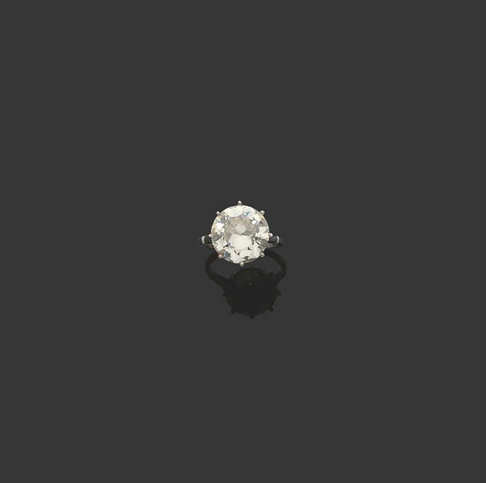 Null BAGUE «SOLITAIRE»
Diamant rond, demi taille Platine (950)
Poids du diamant &hellip;