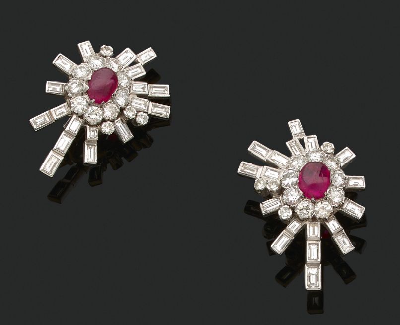 Null PAIRE DE CLIPS D'OREILLES «RUBIS»
Cabochon de rubis, diamants ronds et bagu&hellip;