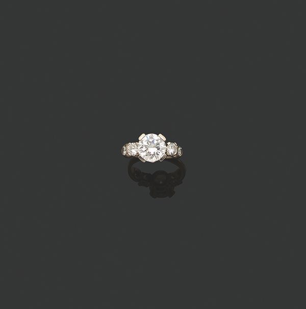Null BAGUE «DIAMANT»
Diamant taille moderne, diamants ronds
Or gris 18k (750)
Td&hellip;