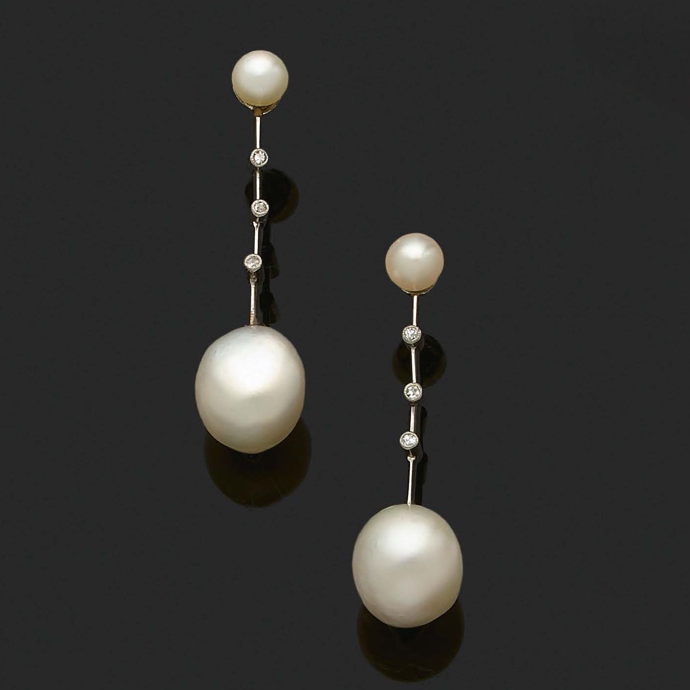 Null «PERLES FINES»
Paire de pendants d'oreilles Perles fines, diamants ronds
Ha&hellip;