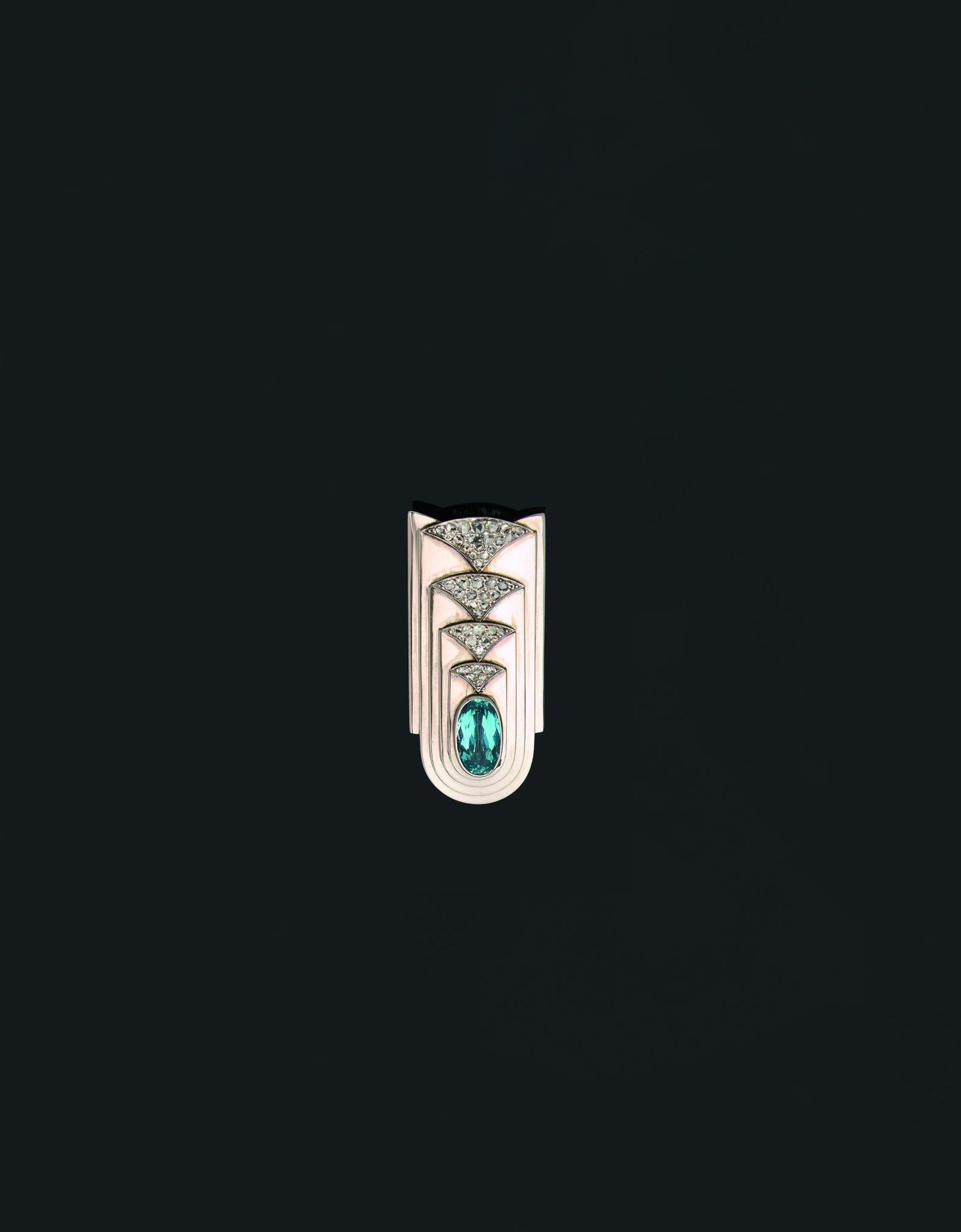 Null 
雷恩-博伊文(RENE BOIVIN)

现代主义 "胸针

海蓝宝石，玫瑰式切割钻石

18K（750）金，950铂金

法国作品 - 约1930&hellip;
