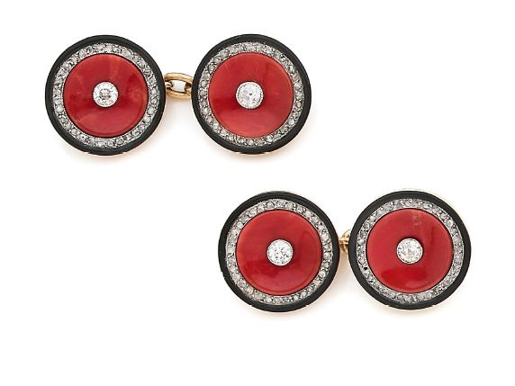 CARTIER Paire de boutons de manchette
Corail, onyx, diamants taille rose, or 18k&hellip;