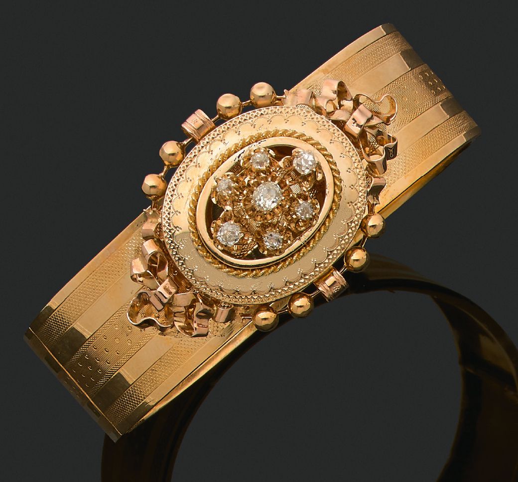 Null PARURE «NAPOLÉON III»
Bracelet, pendentif-broche et paire de pendants d'ore&hellip;