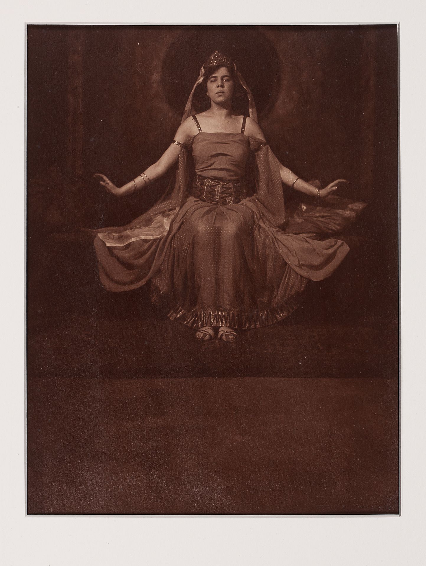 DRTIKOL FRANTISEK (1883-1961) 
Ervina Kupferova als Kleopatra.
Originalfoto. Um &hellip;