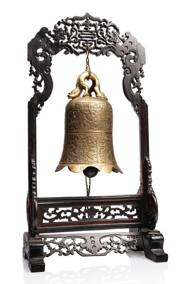 CHINE DU SUD VERS 1900 
Copper bell, decorated with eight Buddhist treasures, th&hellip;