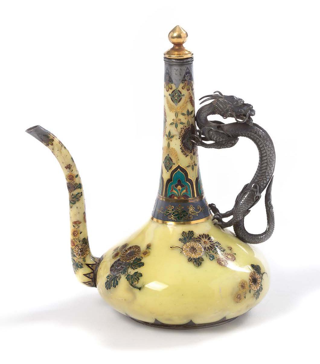 Japon Période Meiji (1868-1912) Pequeña jarra de pasta de vidrio amarilla de gra&hellip;