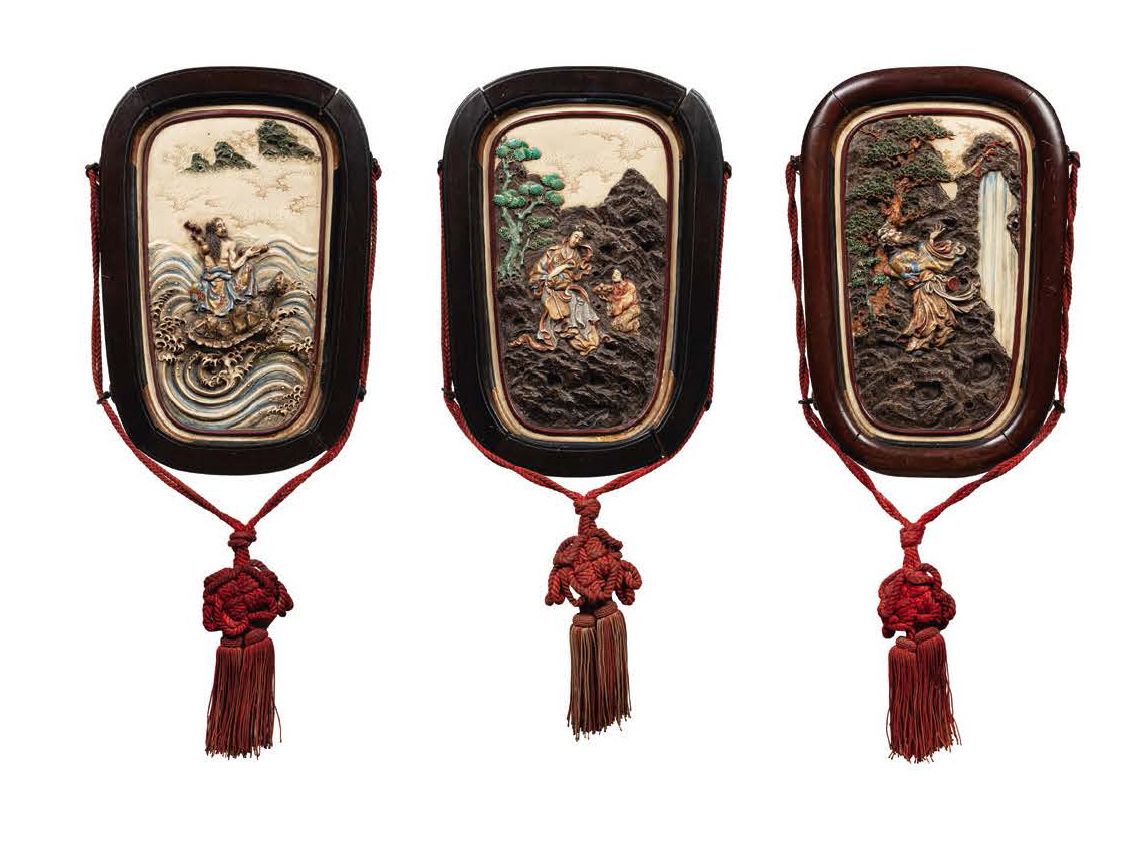 JAPON PÉRIODE MEIJI, VERS 1900 Three oval-shaped Satsuma ceramic plates, carved &hellip;