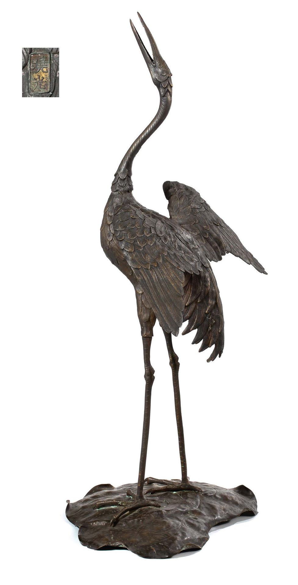 JAPON XIXE SIECLE Sujet en bronze patiné brun représentant une grue le bec ouver&hellip;
