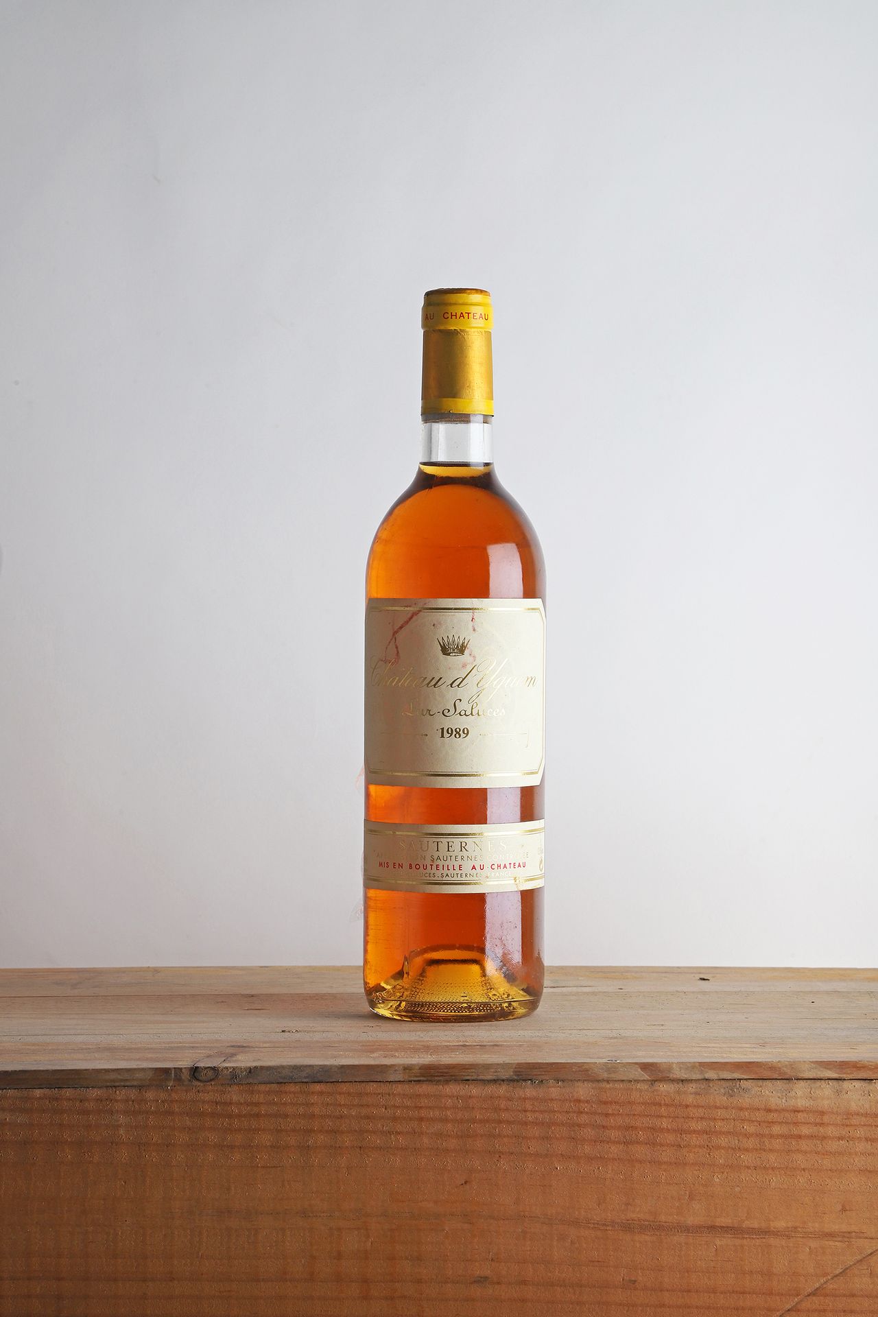 Null 1 B CHÂTEAU D'YQUEM (t.S.; slight damage to the bottom of the capsule) - 19&hellip;