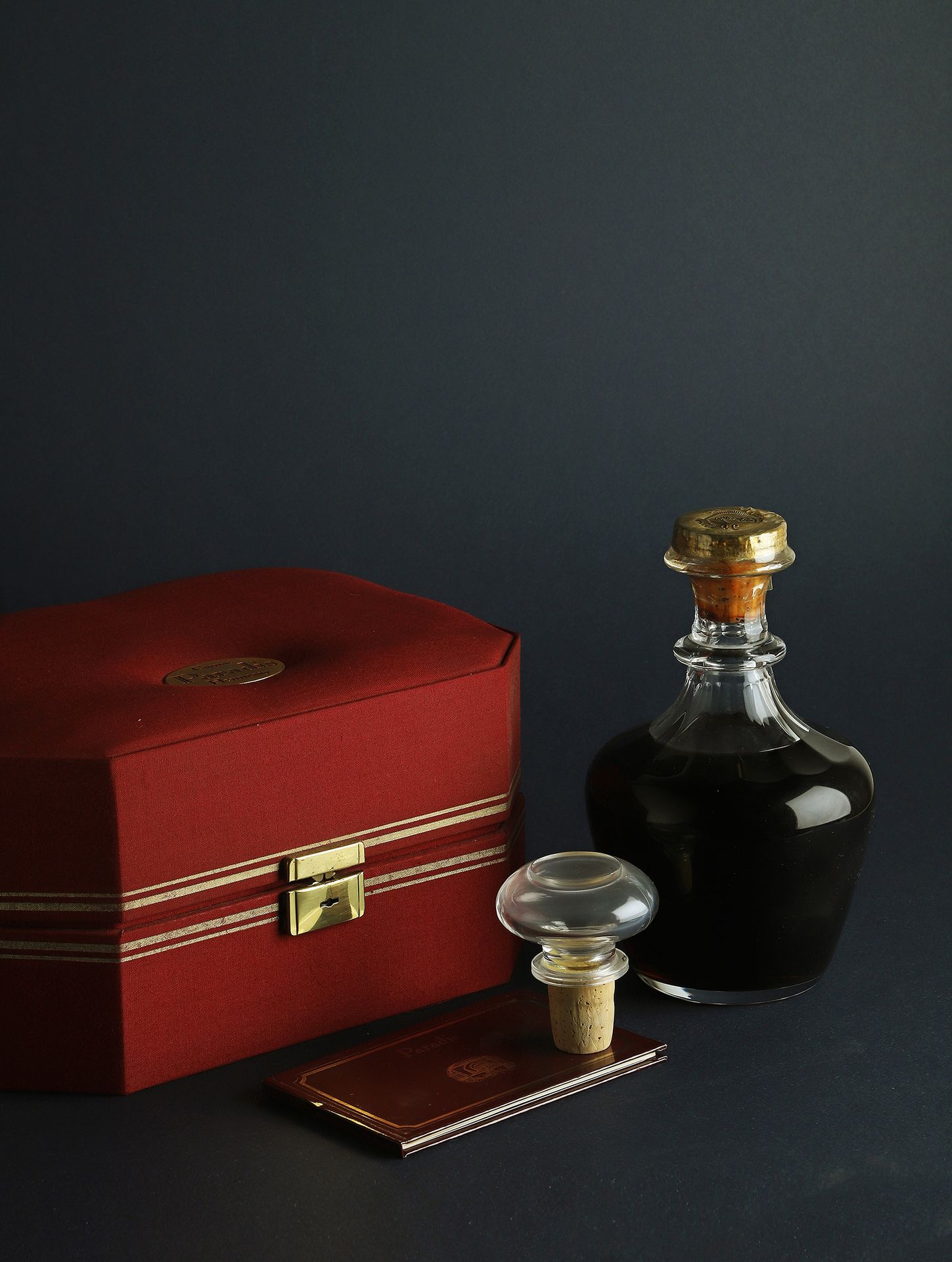 Null 1 B COGNAC PARADIS 70 cl 40% (L.B; Box with Baccarat decanter and stopper) &hellip;