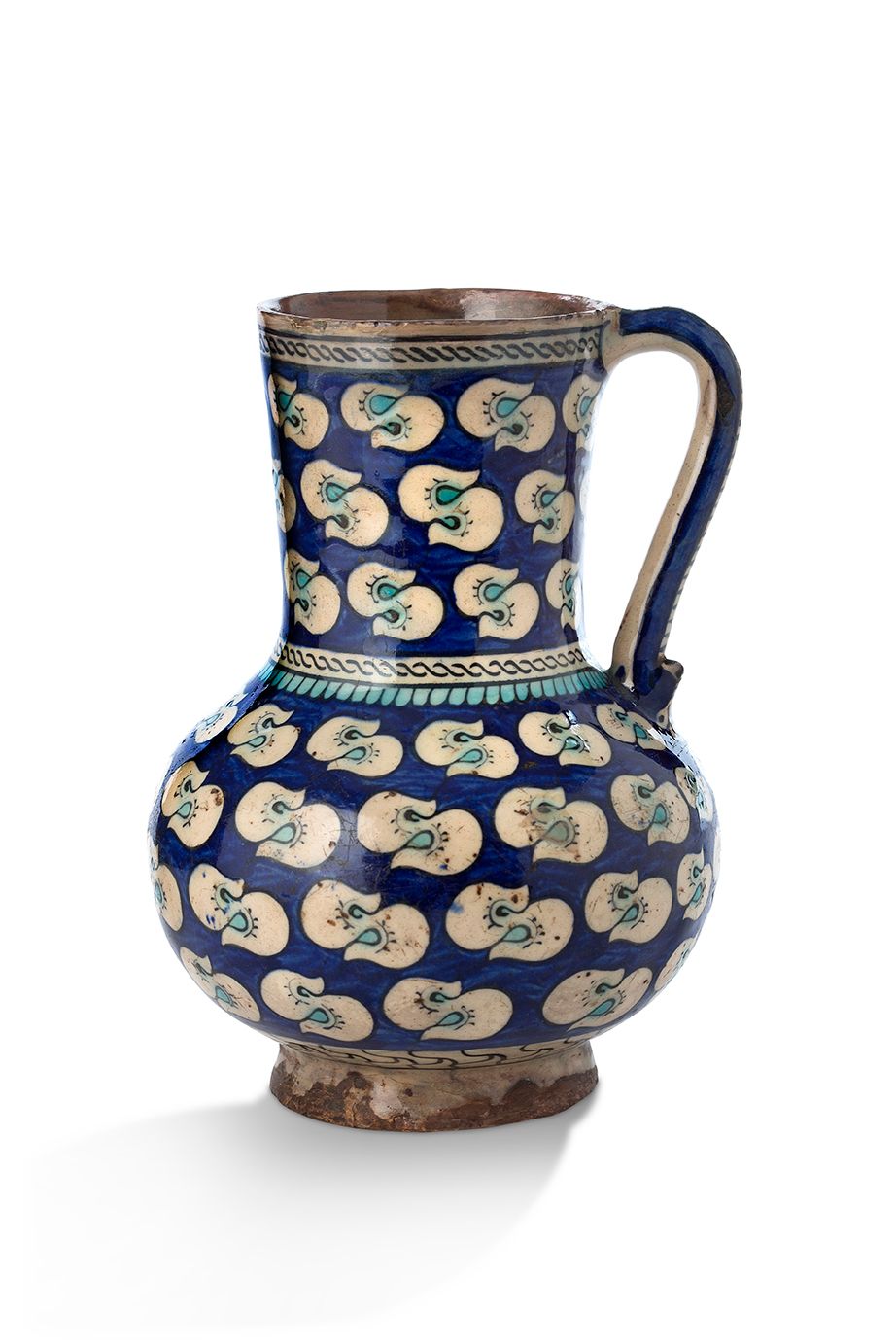 [IZNIK] 


罕见的硅质陶瓷壶，bardak，壶身呈梨形，无色釉下有多色彩绘装饰。



罕见的çintamani装饰，白色和绿松石色的中国风格的云彩，&hellip;