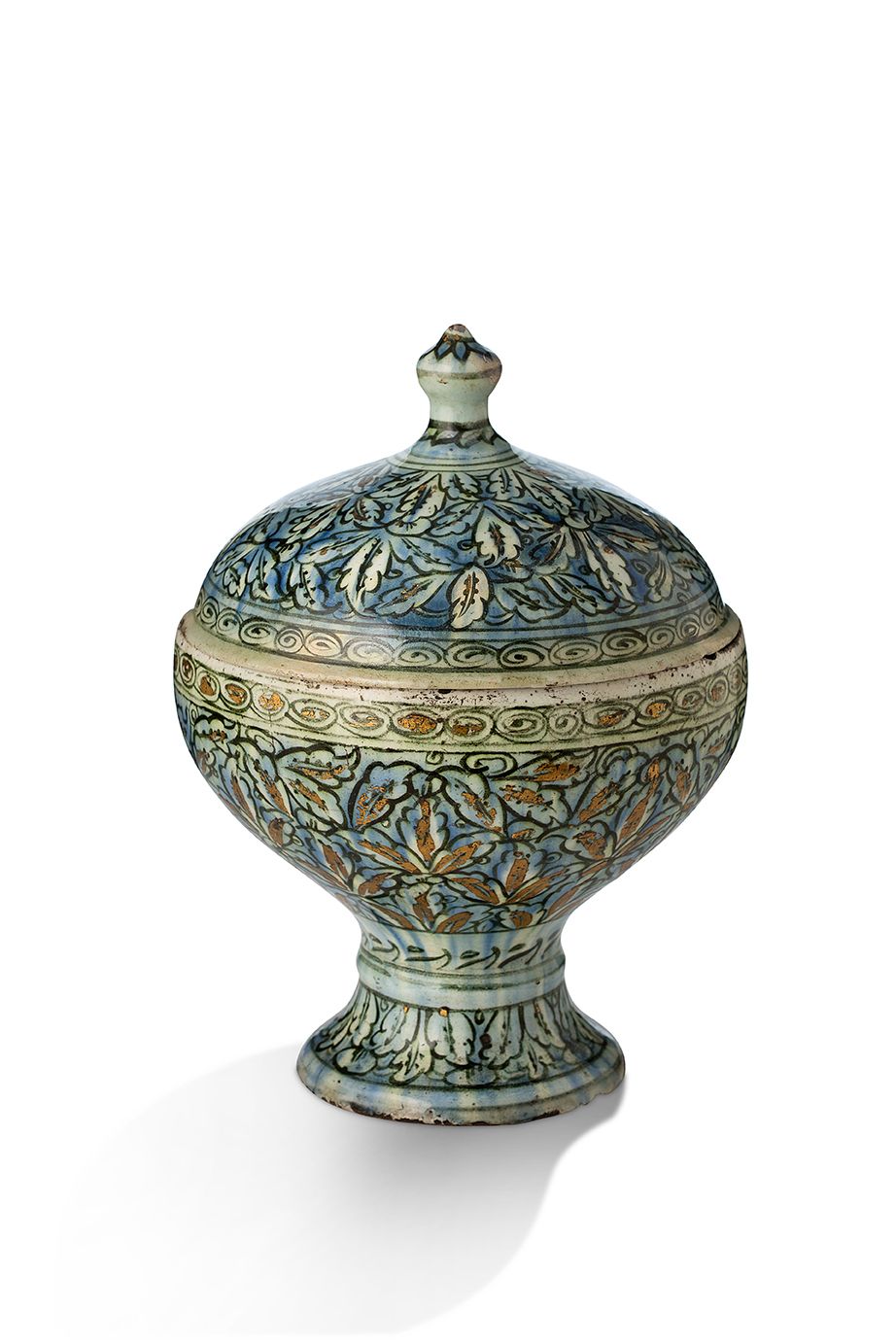 [IZNIK] 
Kugelförmige gedeckte Vase auf Sockel aus Steingut mit polychromem Deko&hellip;
