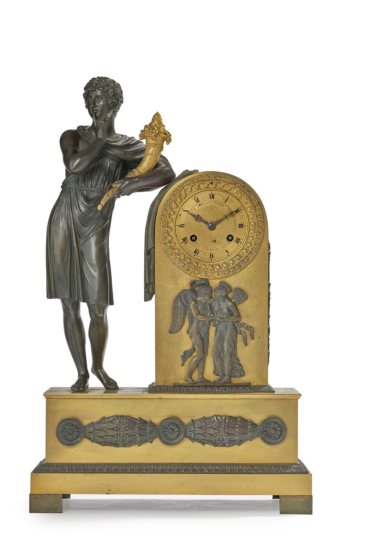 Null 鎏金青铜和铜化的 "哈波克拉底的沉默 "时钟。带有玑镂背景的表盘，署名为Ravrio in Paris，以罗马数字显示小时。
，表盘插在一个终端上，上&hellip;