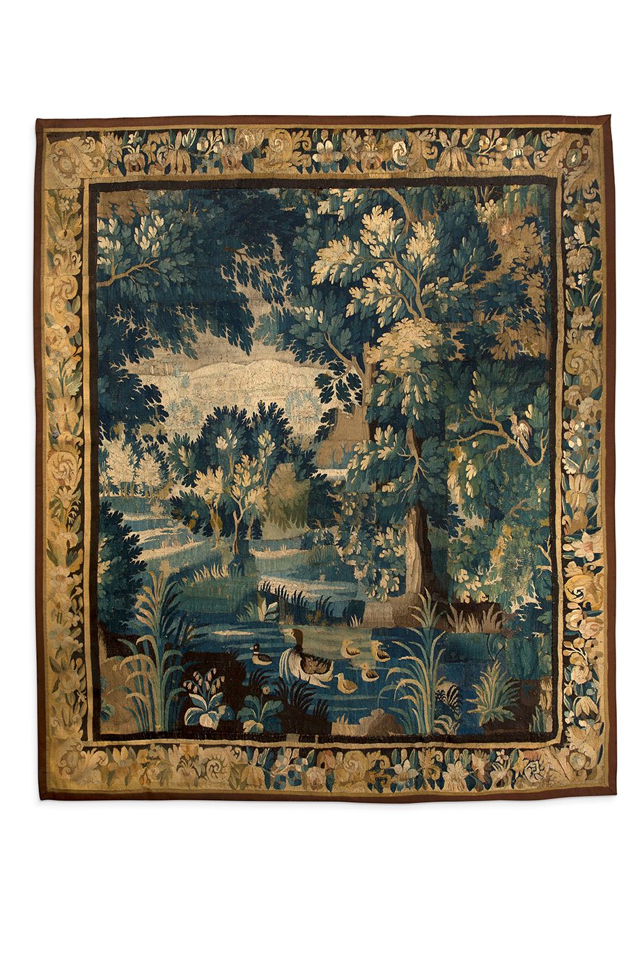 MANUFACTURE ROYALE D'AUBUSSON XVIIIE SIÈCLE, VERS 1700 
鸭子的绿色植物。用羊毛和丝绸织成。
，这种精美的&hellip;